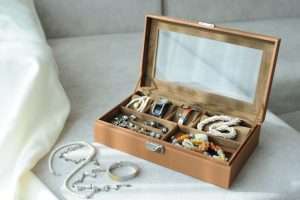 Read more about the article jewelry box in UAE